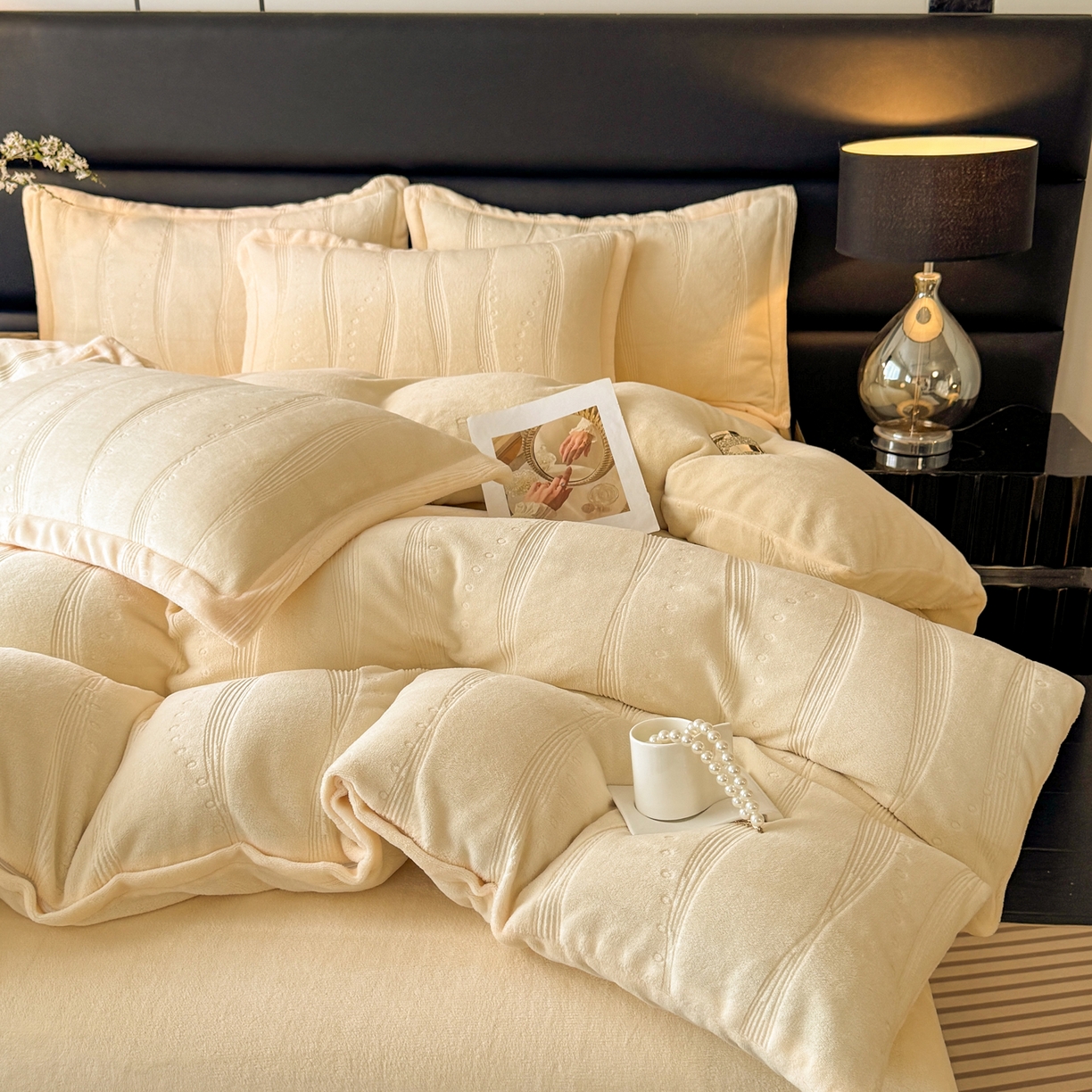 91家纺网 家纺一手货源 找家纺 逸尚阁 2025新款立体雕花牛奶绒四件套--史密斯 史密斯-蜜瓜黄