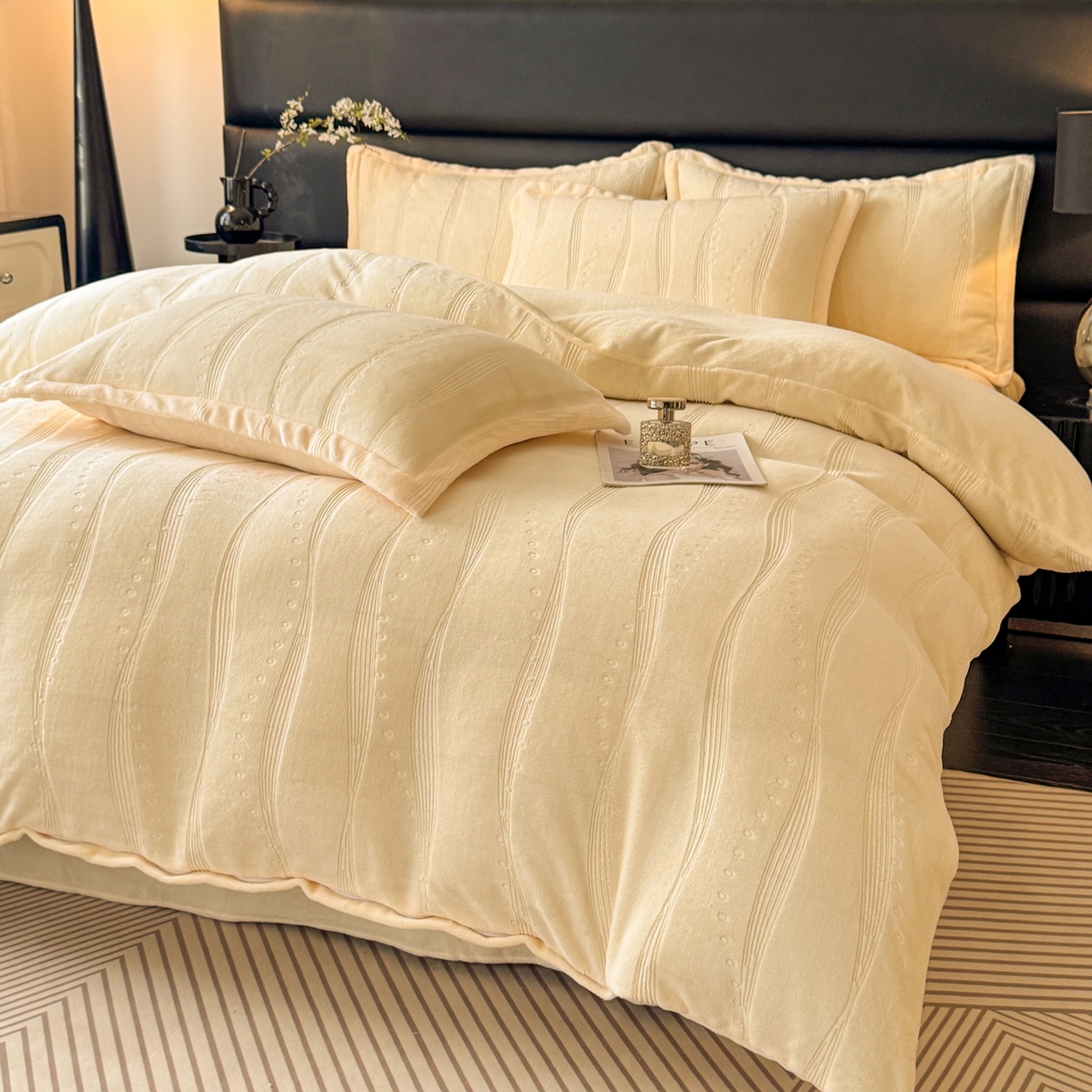 91家纺网 家纺一手货源 找家纺 逸尚阁 2025新款立体雕花牛奶绒四件套--史密斯 史密斯-蜜瓜黄