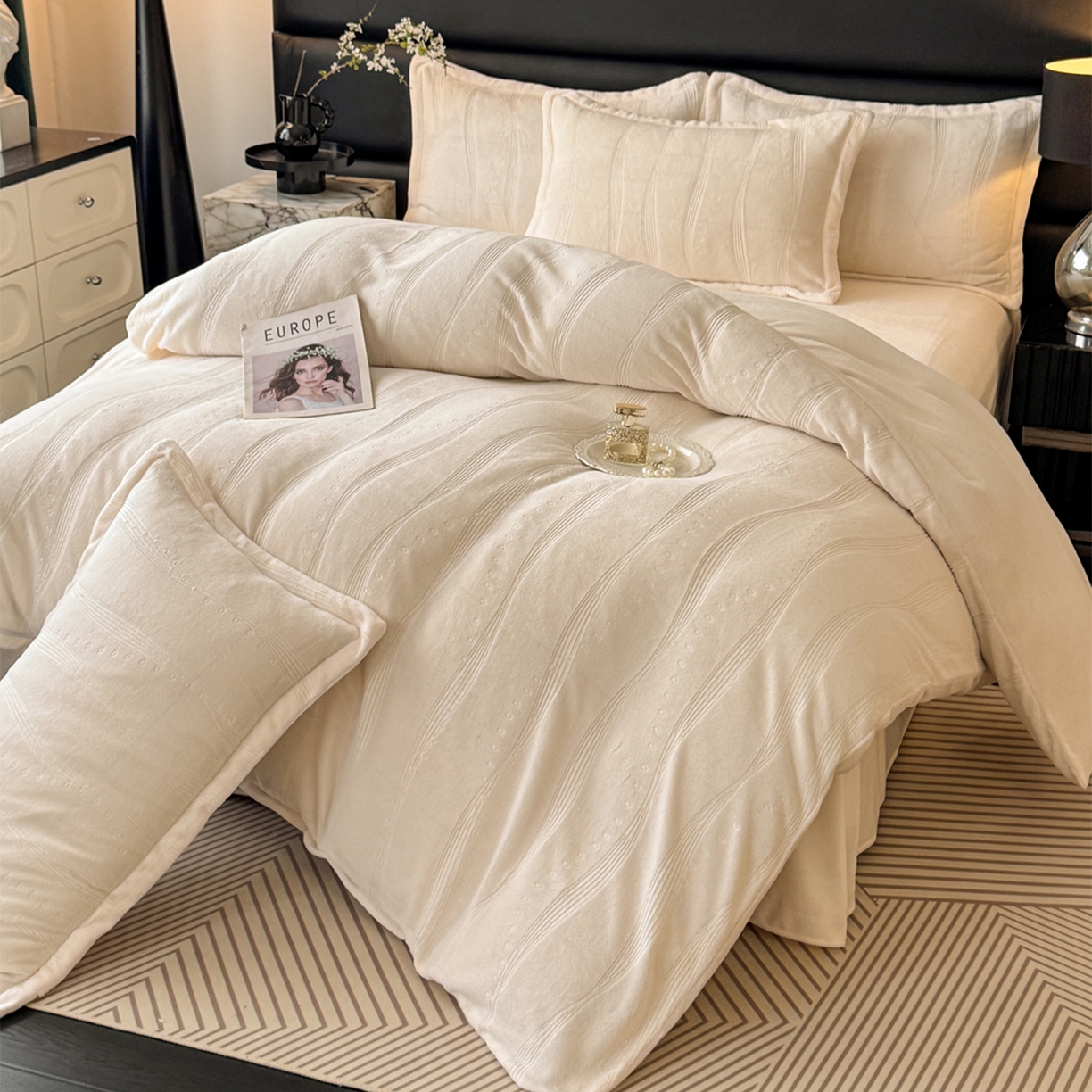 91家纺网 家纺一手货源 找家纺 逸尚阁 2025新款立体雕花牛奶绒四件套--史密斯 史密斯-奶白