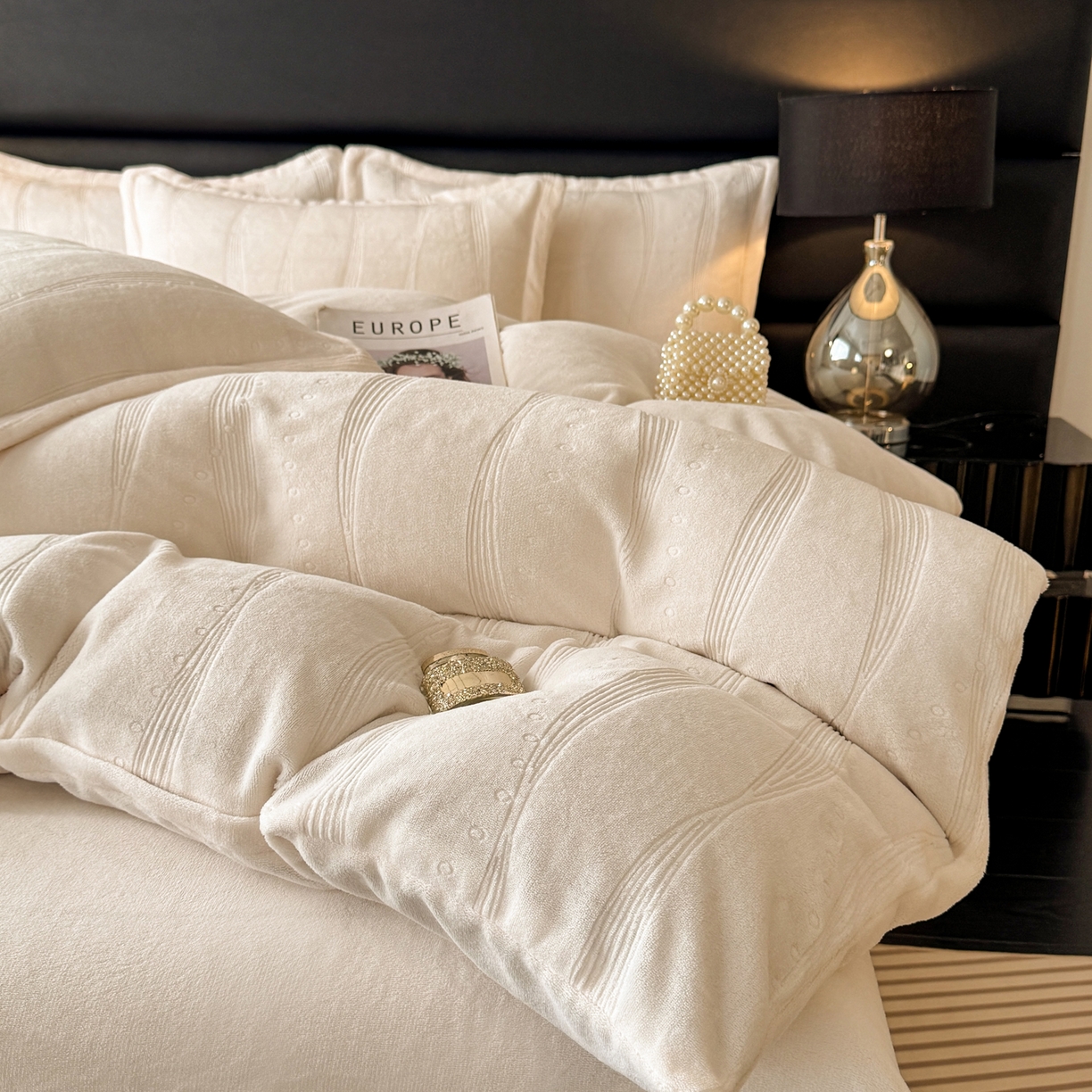 91家纺网 家纺一手货源 找家纺 逸尚阁 2025新款立体雕花牛奶绒四件套--史密斯 史密斯-奶白