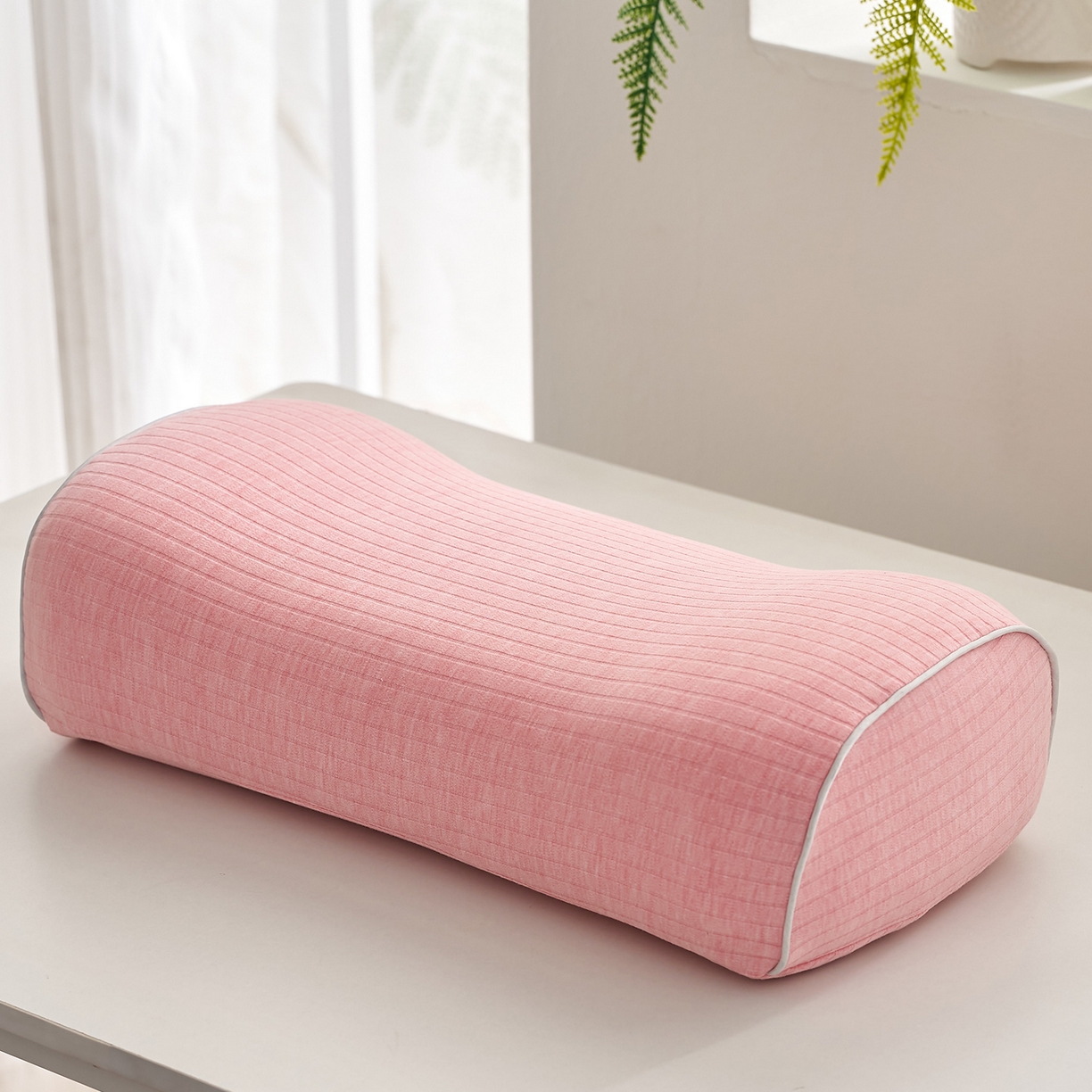 91家纺网 家纺一手货源 找家纺 鼎盛乳胶 2025新款条纹趴睡枕乳胶便携枕 条纹浅粉