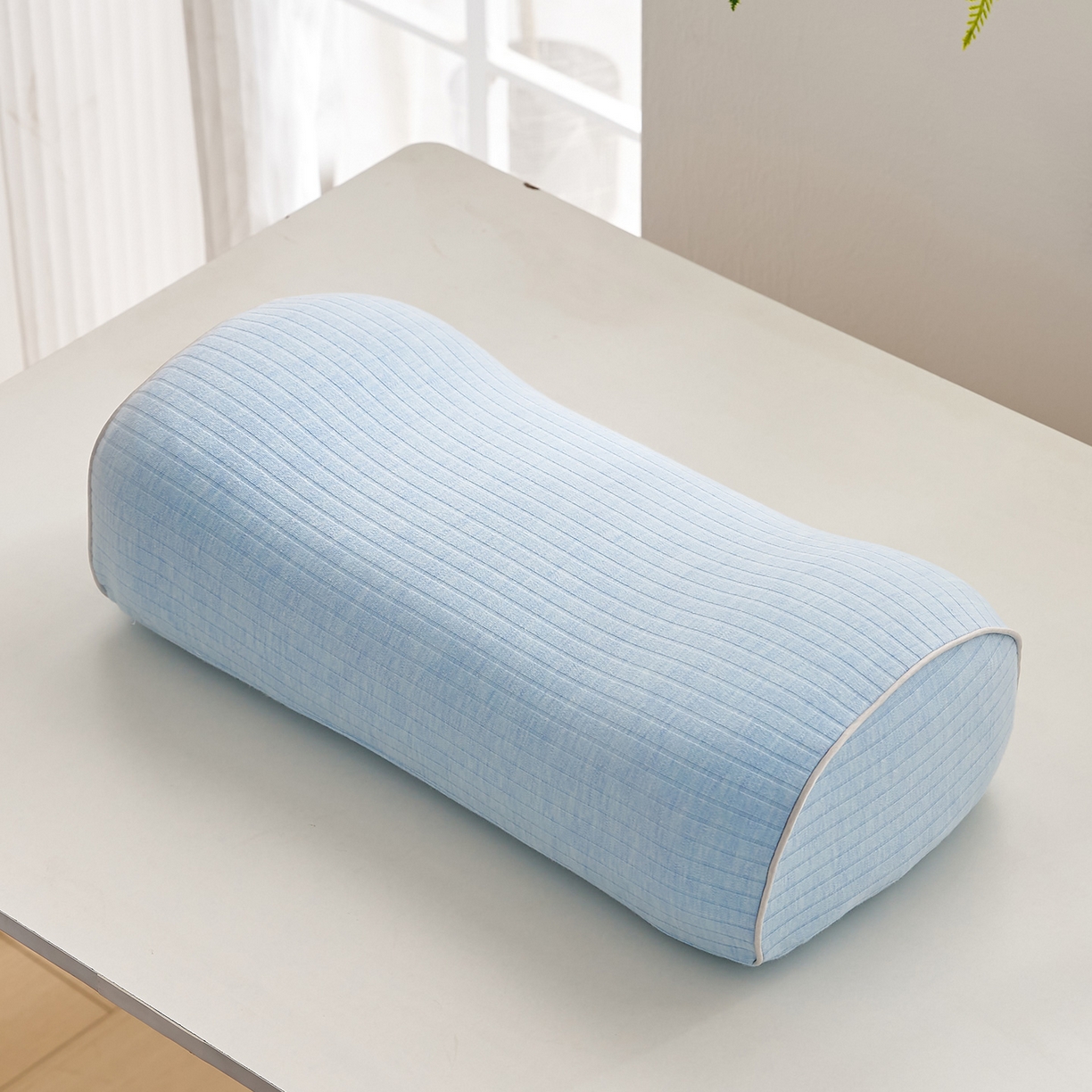 91家纺网 家纺一手货源 找家纺 鼎盛乳胶 2025新款条纹趴睡枕乳胶便携枕 条纹浅蓝