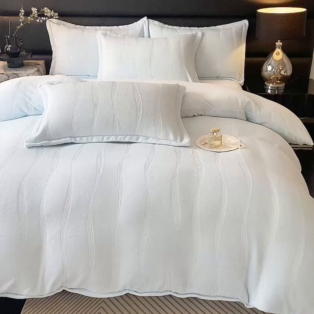 91家纺网 家纺一手货源 找家纺 逸尚阁 2025新款立体雕花牛奶绒四件套--史密斯 史密斯-海洋蓝