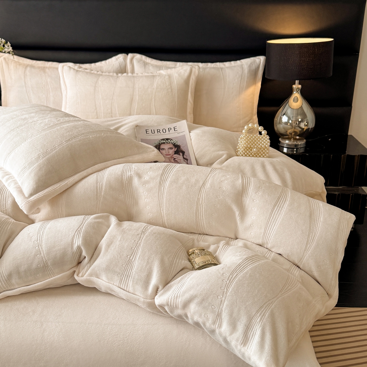 91家纺网 家纺一手货源 找家纺 逸尚阁 2025新款立体雕花牛奶绒四件套--史密斯 史密斯-奶白