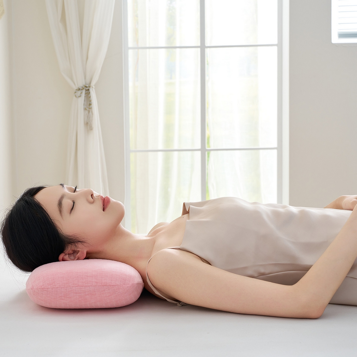 91家纺网 家纺一手货源 找家纺 鼎盛乳胶 2025新款条纹学生午睡枕乳胶面包枕 条纹浅粉