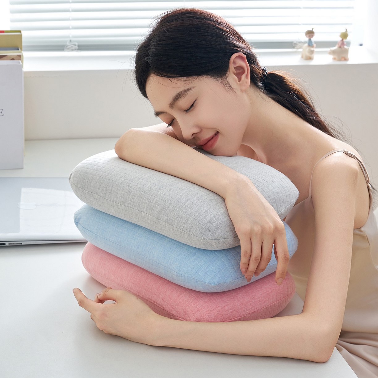 91家纺网 家纺一手货源 找家纺 鼎盛乳胶 2025新款条纹学生午睡枕乳胶面包枕 组合图仅供展示不可下单