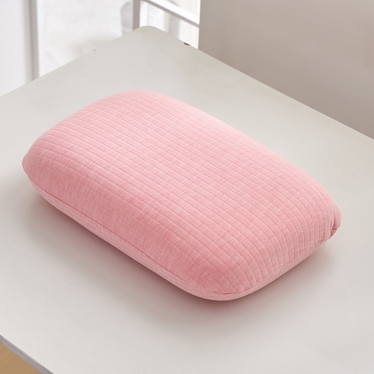 91家纺网 家纺一手货源 找家纺 鼎盛乳胶 2025新款条纹学生午睡枕乳胶面包枕 条纹浅粉