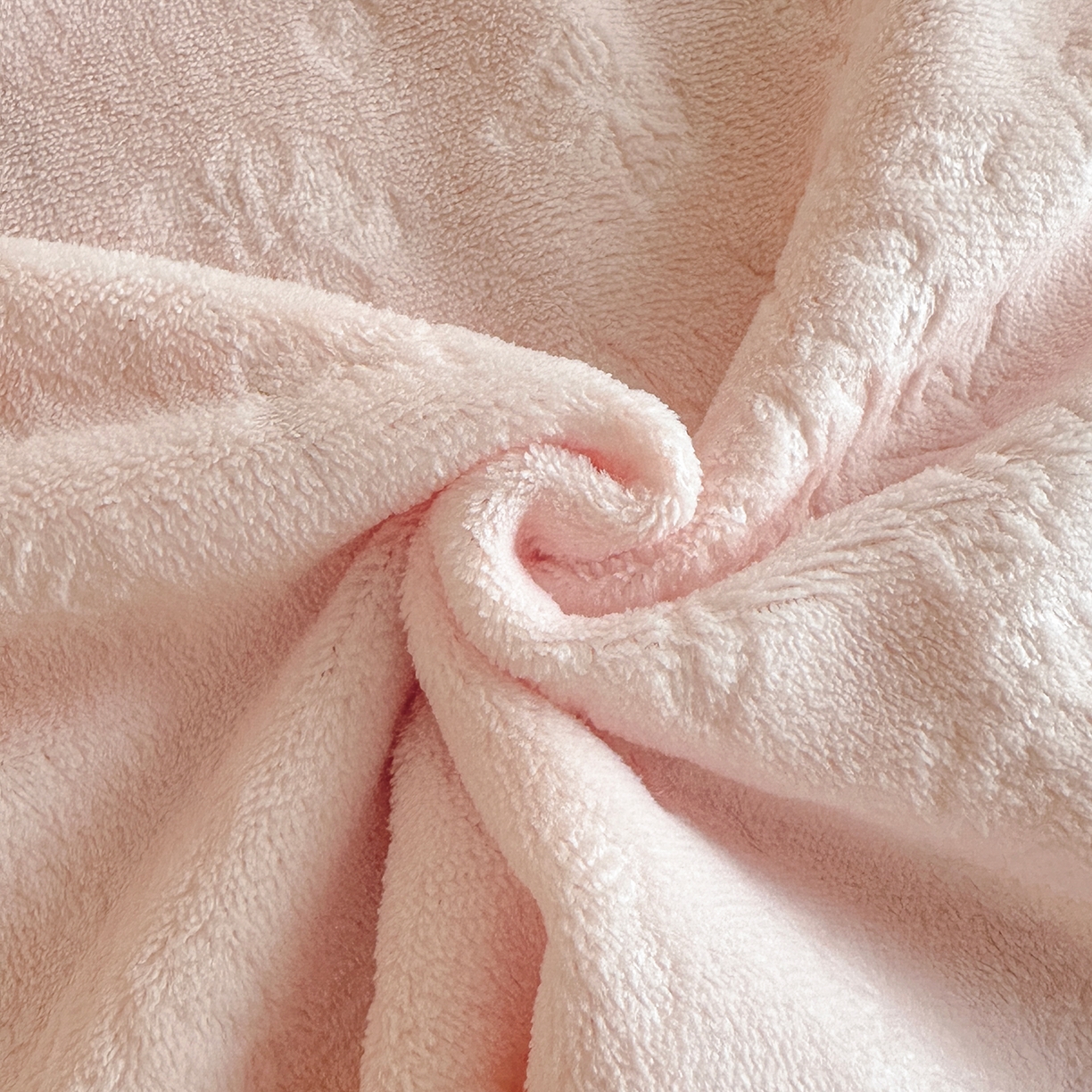 91家纺网 家纺一手货源 找家纺 （总）逸尚阁 2025新款法式立体雕花牛奶绒四件套--绒格娜