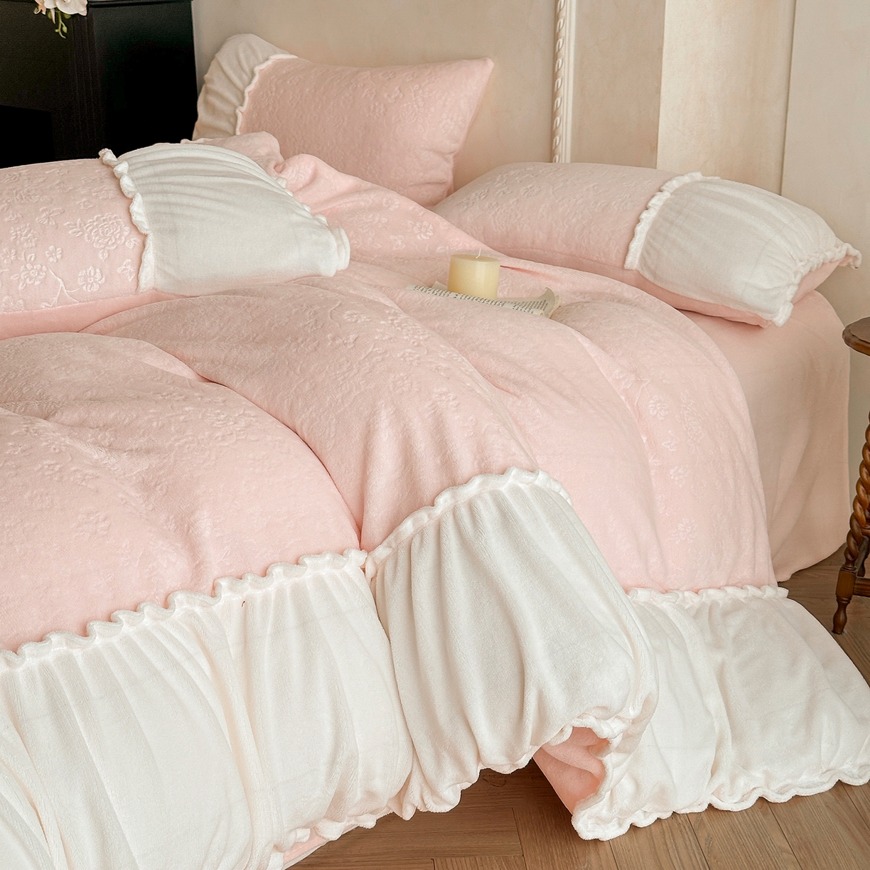 91家纺网 家纺一手货源 找家纺 （总）逸尚阁 2025新款法式立体雕花牛奶绒四件套--绒格娜