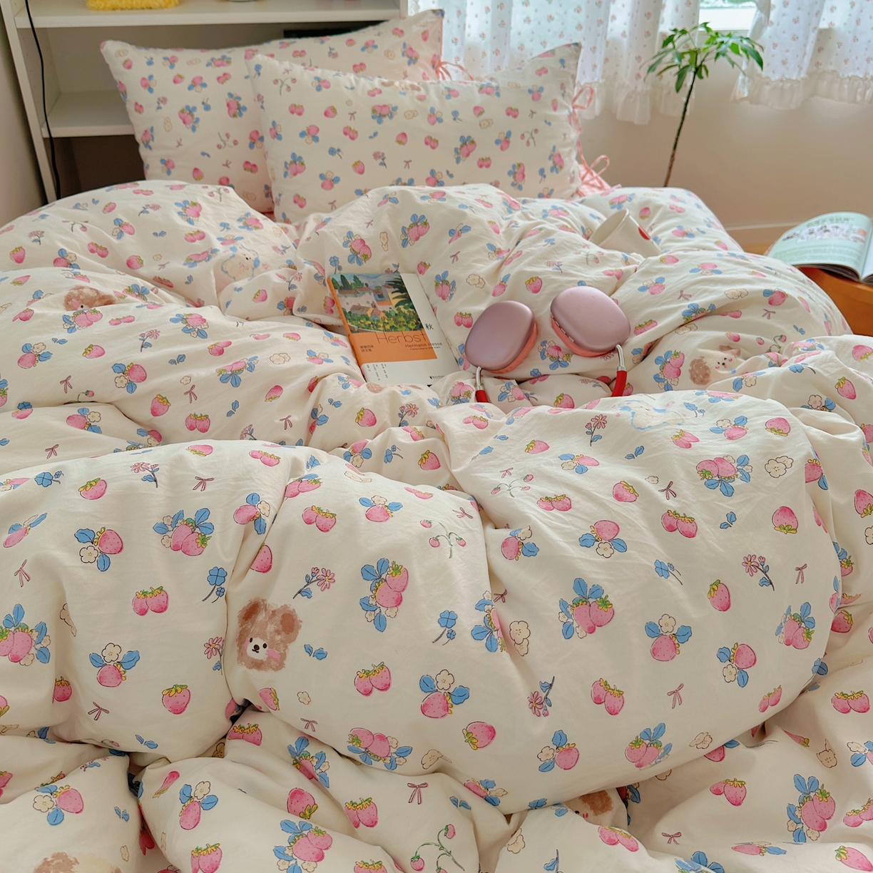 91家纺网 家纺一手货源 找家纺 初念 2025新款水洗棉系绳云朵棉四件套系列 系带-草莓奶茶