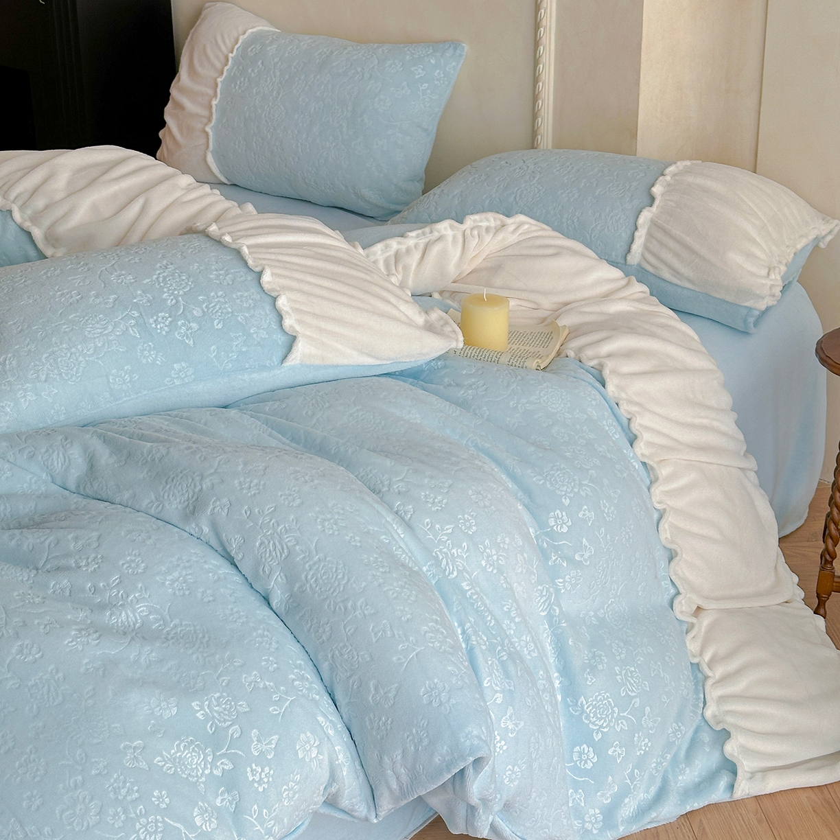 91家纺网 家纺一手货源 找家纺 逸尚阁 2025新款法式立体雕花牛奶绒四件套--绒格娜 绒格娜-天蓝