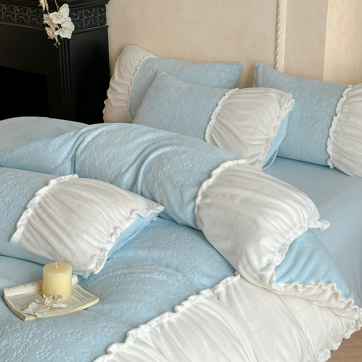 91家纺网 家纺一手货源 找家纺 逸尚阁 2025新款法式立体雕花牛奶绒四件套--绒格娜 绒格娜-天蓝