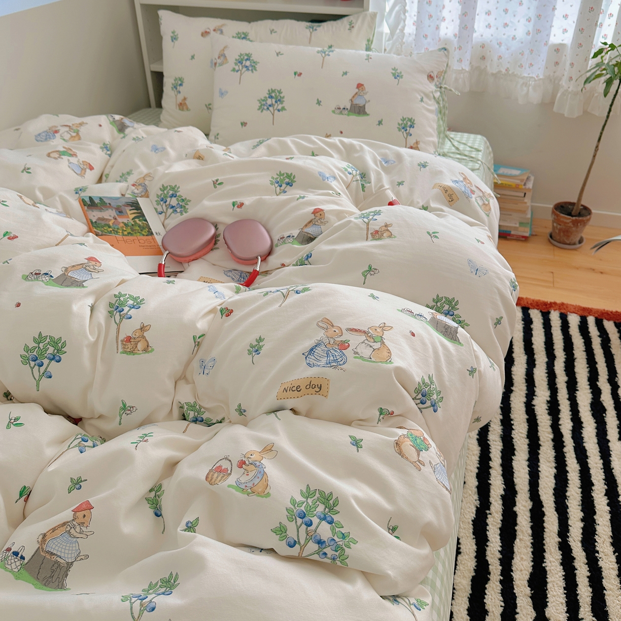 91家纺网 家纺一手货源 找家纺 初念 2025新款水洗棉系绳云朵棉四件套系列 系带-小兔弦音