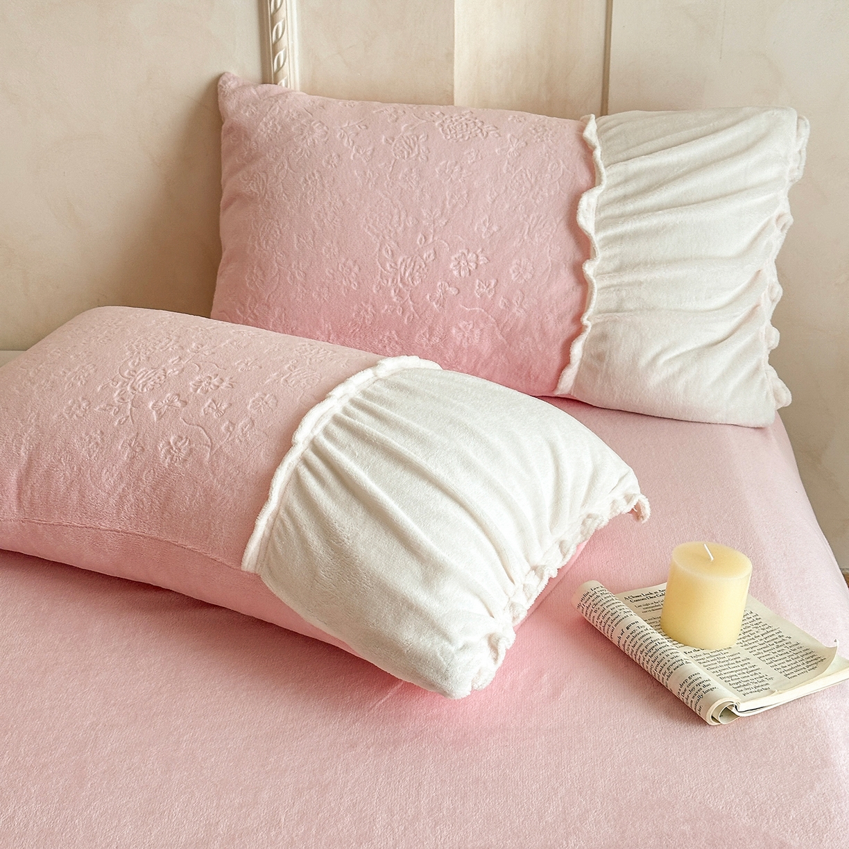 91家纺网 家纺一手货源 找家纺 逸尚阁 2025新款法式立体雕花牛奶绒四件套--绒格娜 绒格娜-仙粉