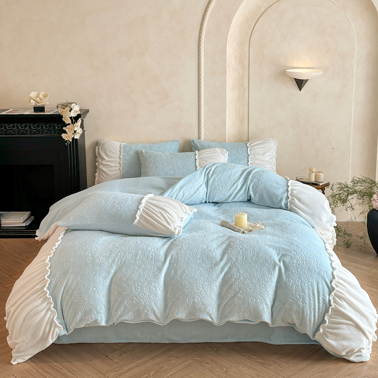 91家纺网 家纺一手货源 找家纺 逸尚阁 2025新款法式立体雕花牛奶绒四件套--绒格娜 绒格娜-天蓝