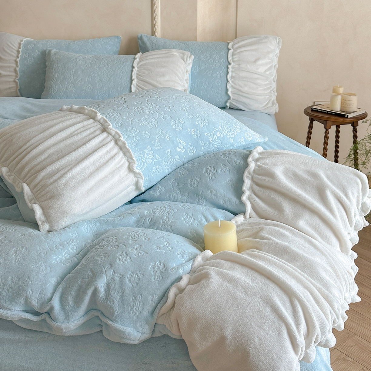 逸尚阁 2025新款法式立体雕花牛奶绒四件套--绒格娜 绒格娜-天蓝