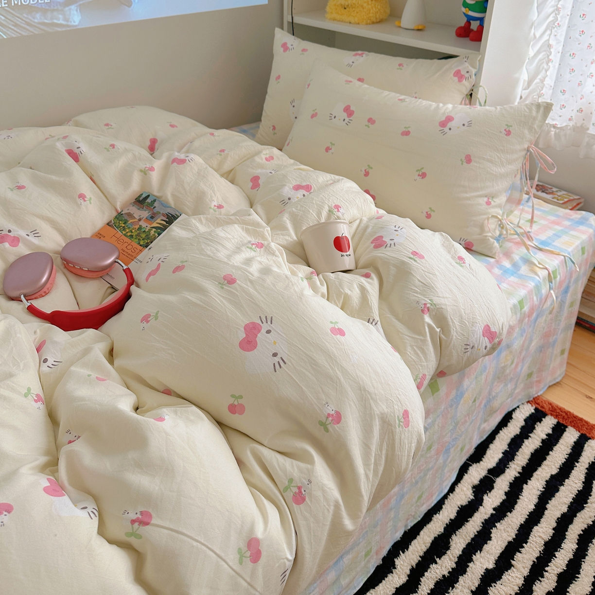 91家纺网 家纺一手货源 找家纺 初念 2025新款水洗棉系绳云朵棉四件套系列 系带-猫爪樱桃