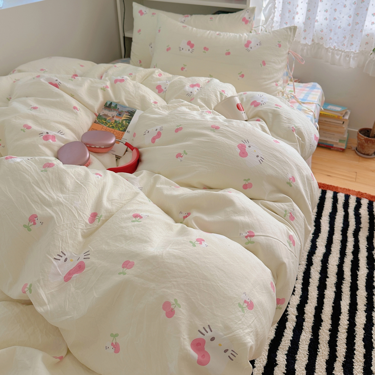 91家纺网 家纺一手货源 找家纺 初念 2025新款水洗棉系绳云朵棉四件套系列 系带-猫爪樱桃