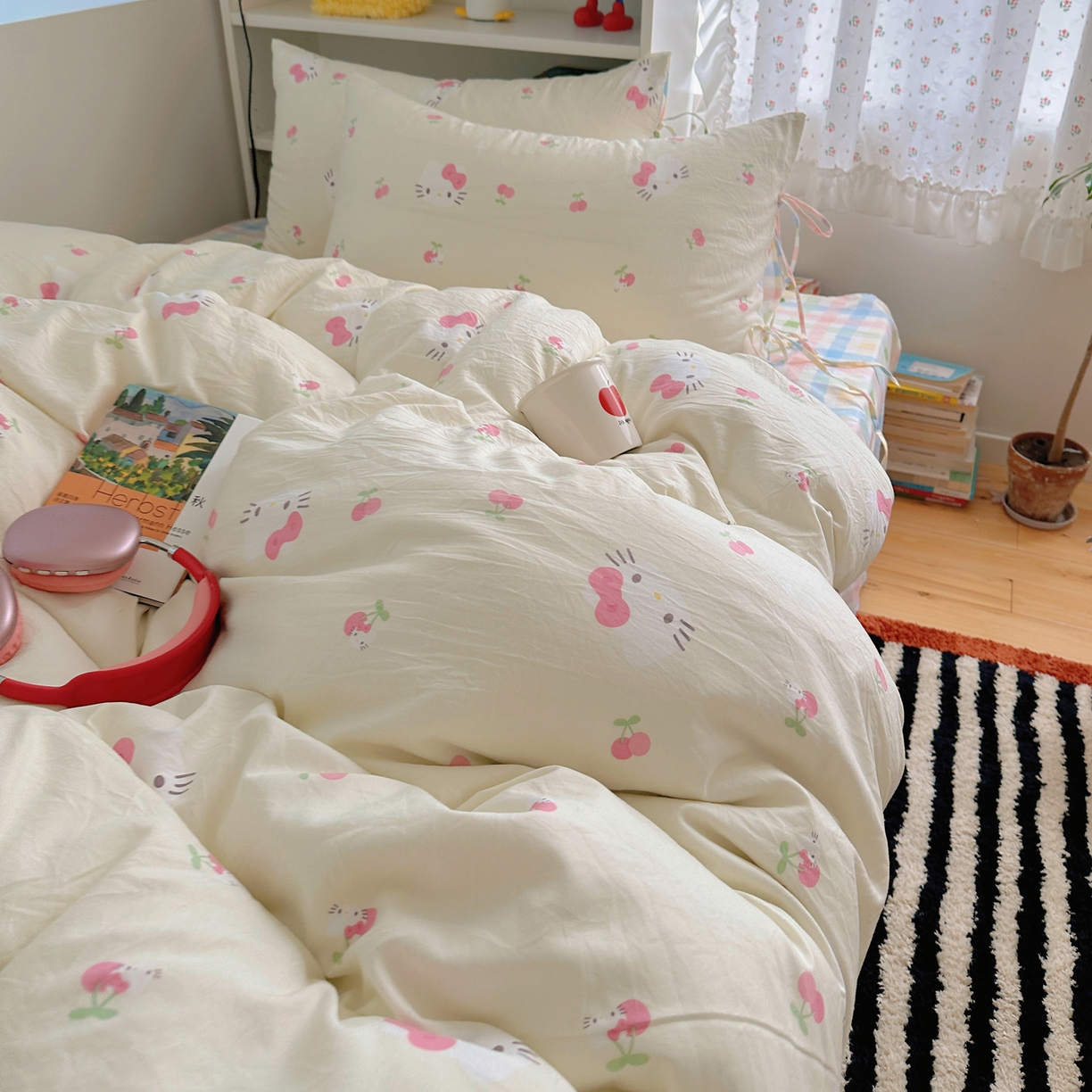 91家纺网 家纺一手货源 找家纺 初念 2025新款水洗棉系绳云朵棉四件套系列 系带-猫爪樱桃