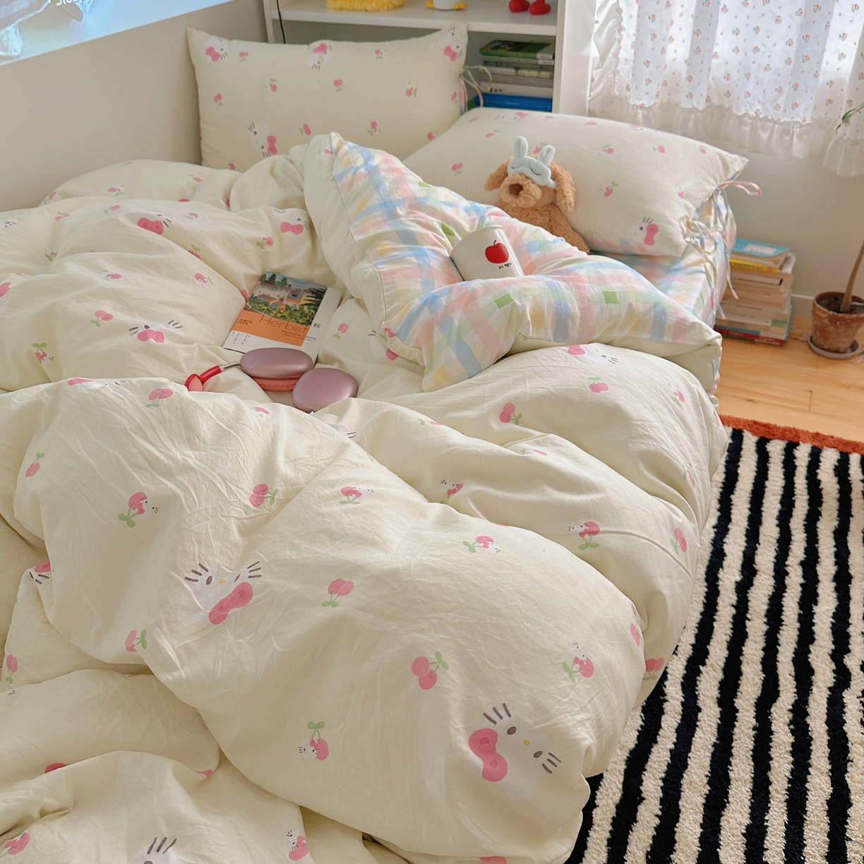 91家纺网 家纺一手货源 找家纺 初念 2025新款水洗棉系绳云朵棉四件套系列 系带-猫爪樱桃