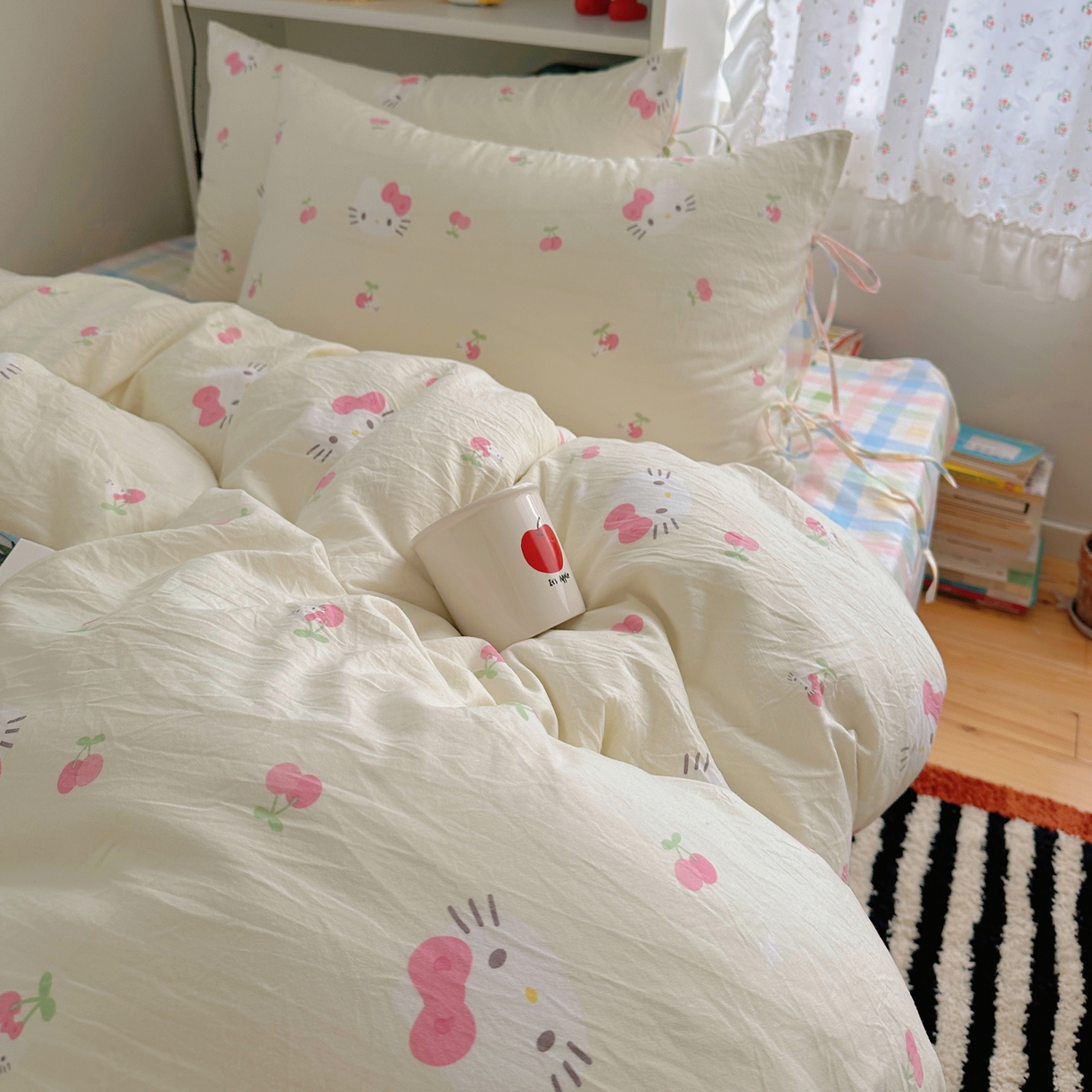91家纺网 家纺一手货源 找家纺 初念 2025新款水洗棉系绳云朵棉四件套系列 系带-猫爪樱桃