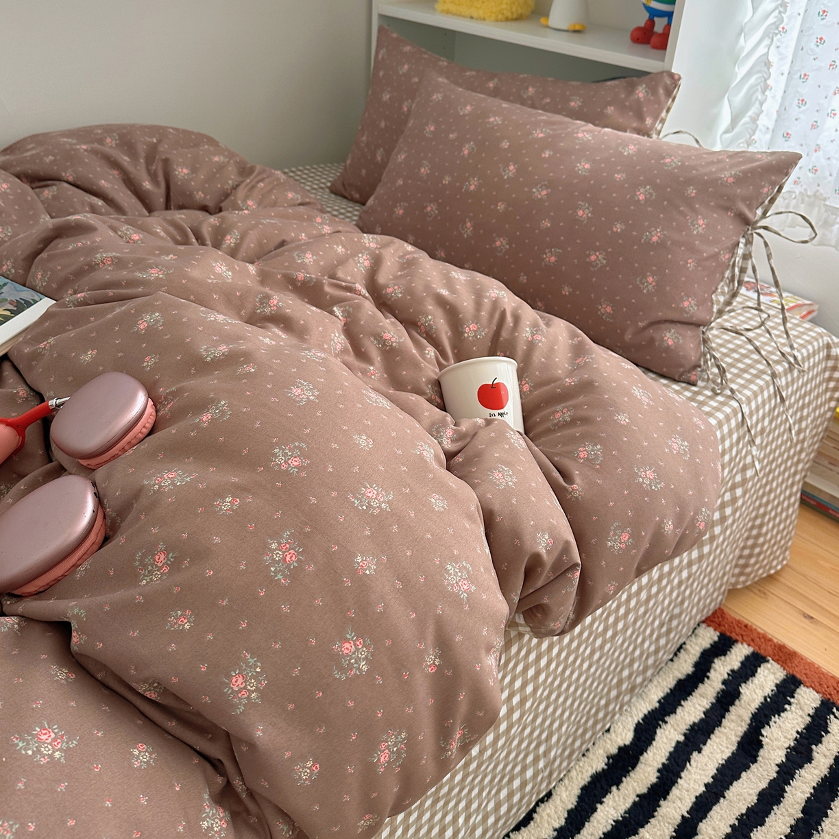 91家纺网 家纺一手货源 找家纺 初念 2025新款水洗棉系绳云朵棉四件套系列 系带-初夏-咖