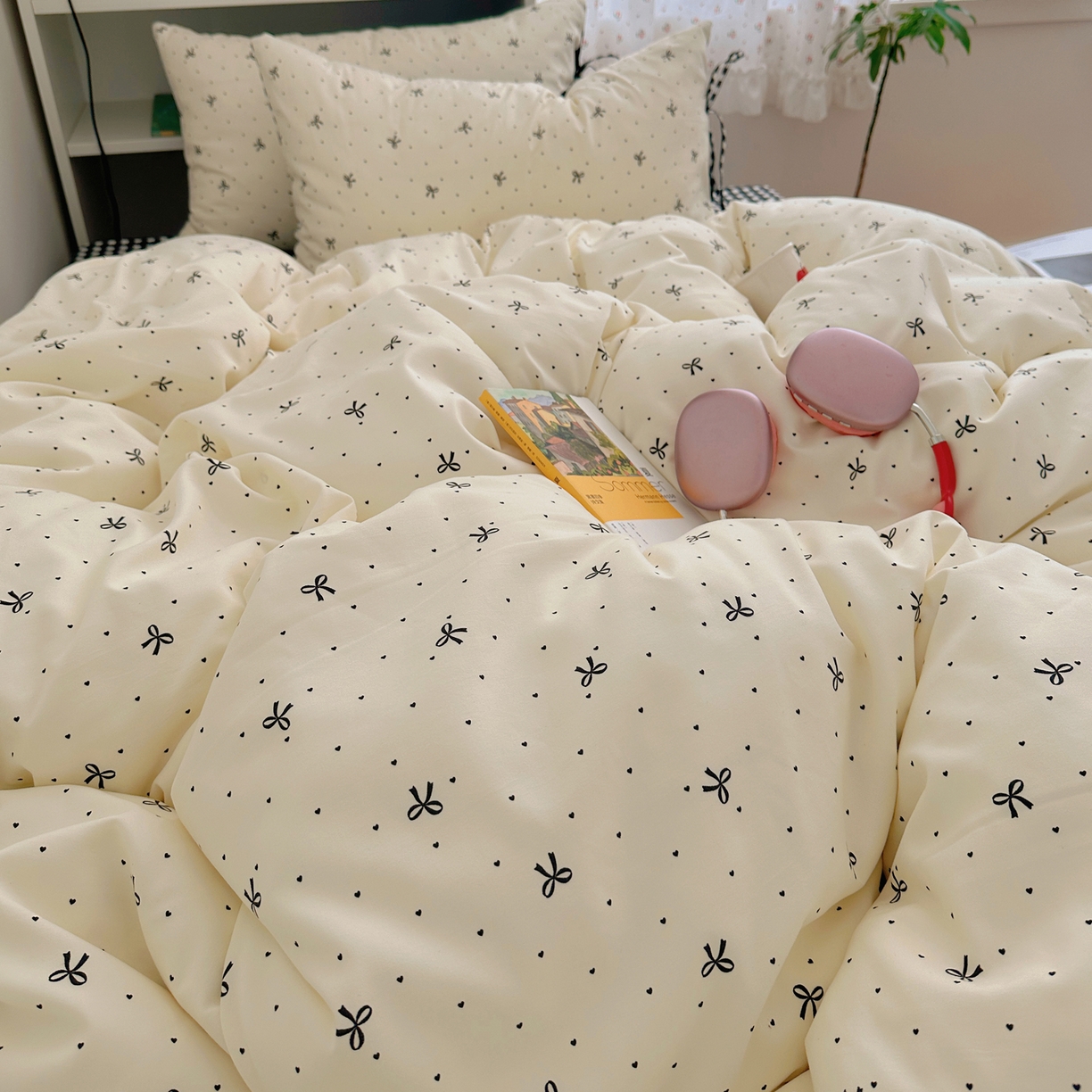91家纺网 家纺一手货源 找家纺 初念 2025新款水洗棉系绳云朵棉四件套系列 系带-蝴蝶集-黑