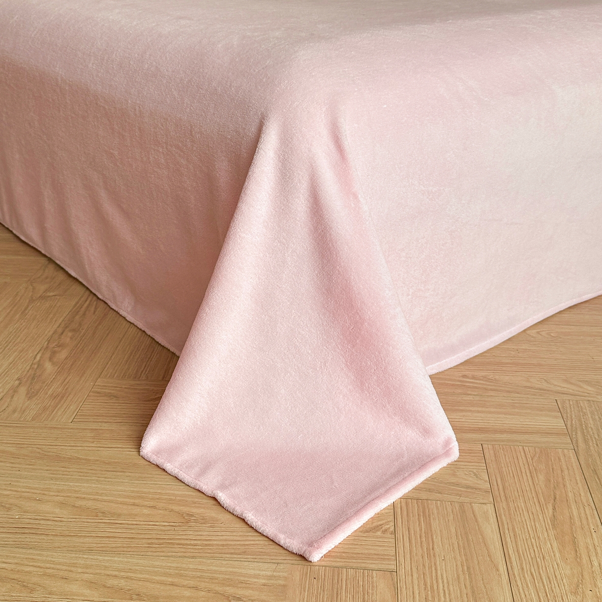 91家纺网 家纺一手货源 找家纺 逸尚阁 2025新款法式立体雕花牛奶绒四件套--绒格娜 绒格娜-仙粉