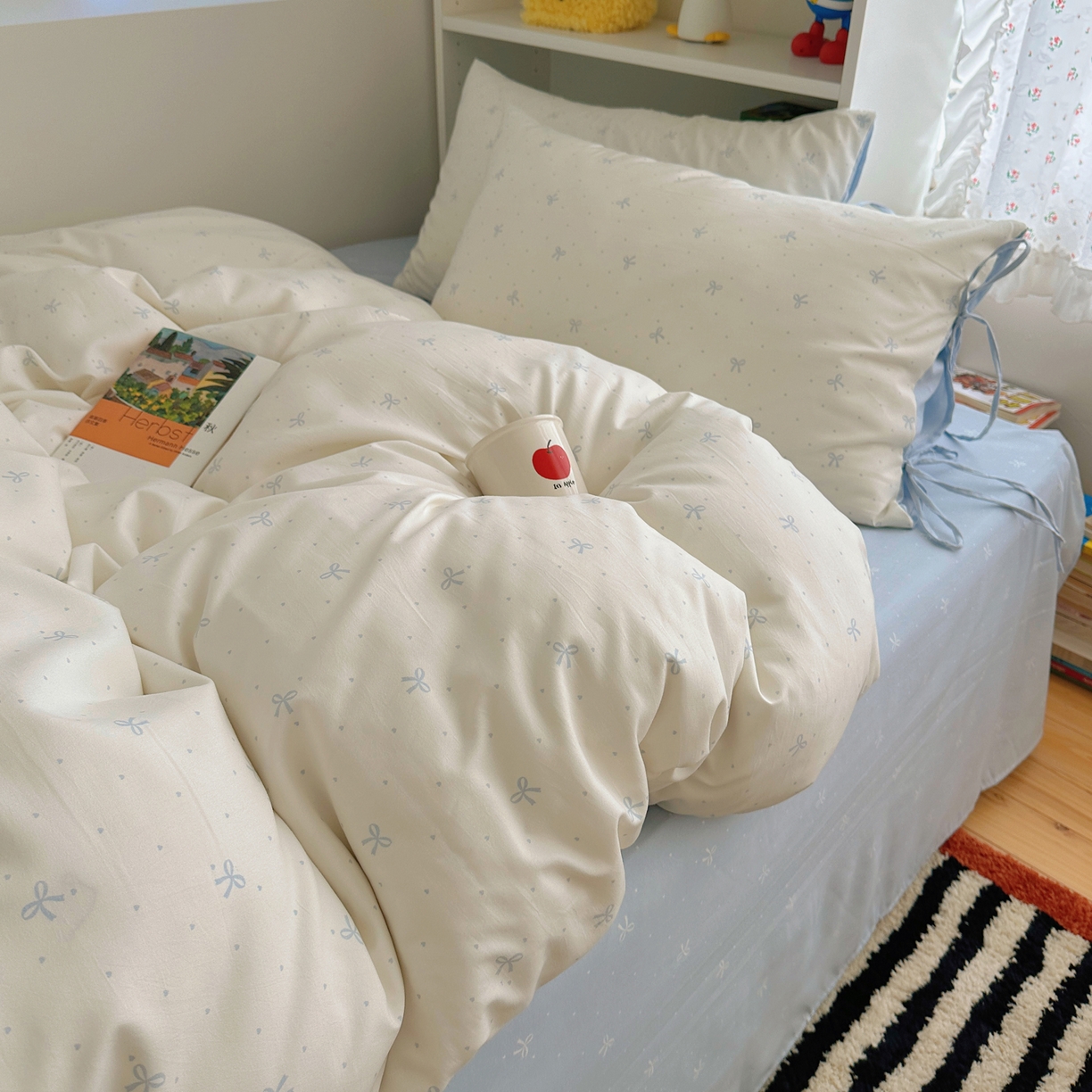 91家纺网 家纺一手货源 找家纺 初念 2025新款水洗棉系绳云朵棉四件套系列 系带-蝴蝶集-蓝