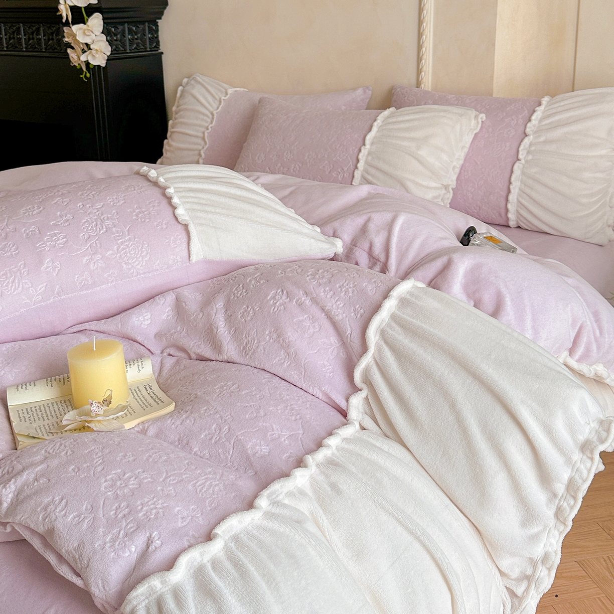 91家纺网 家纺一手货源 找家纺 逸尚阁 2025新款法式立体雕花牛奶绒四件套--绒格娜 绒格娜-雾紫