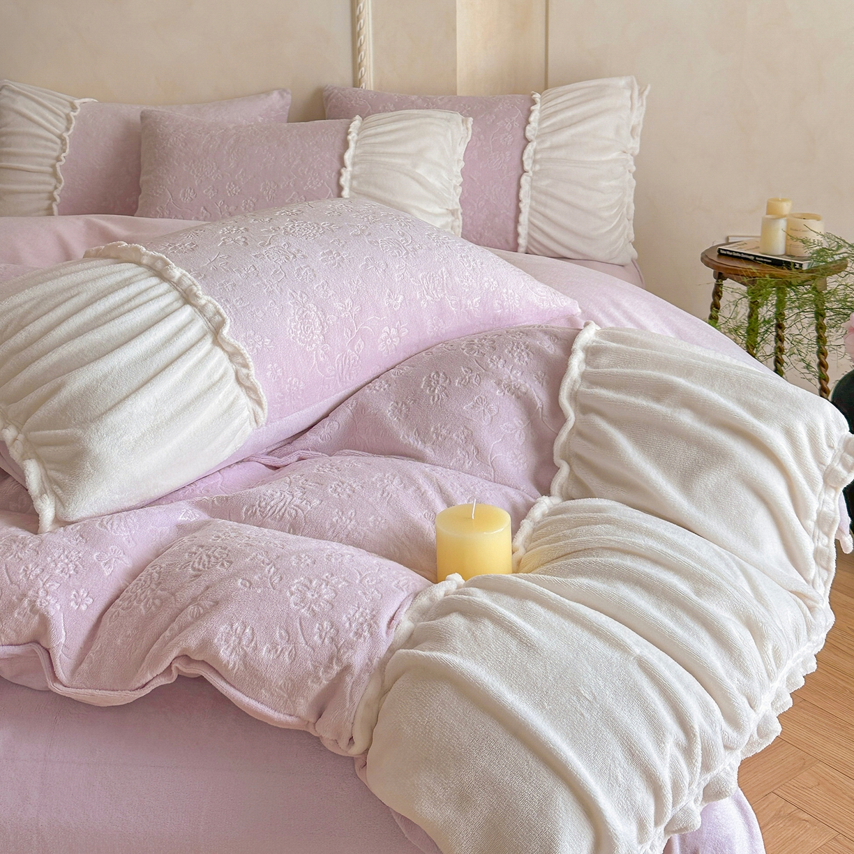 逸尚阁 2025新款法式立体雕花牛奶绒四件套--绒格娜 绒格娜-雾紫