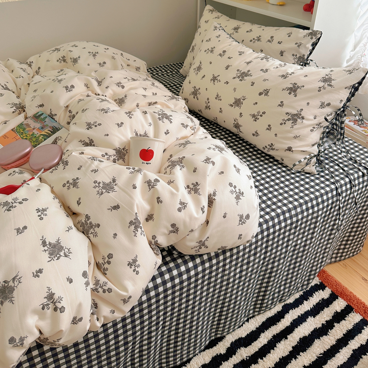 91家纺网 家纺一手货源 找家纺 初念 2025新款水洗棉系绳云朵棉四件套系列 系带-十里花田