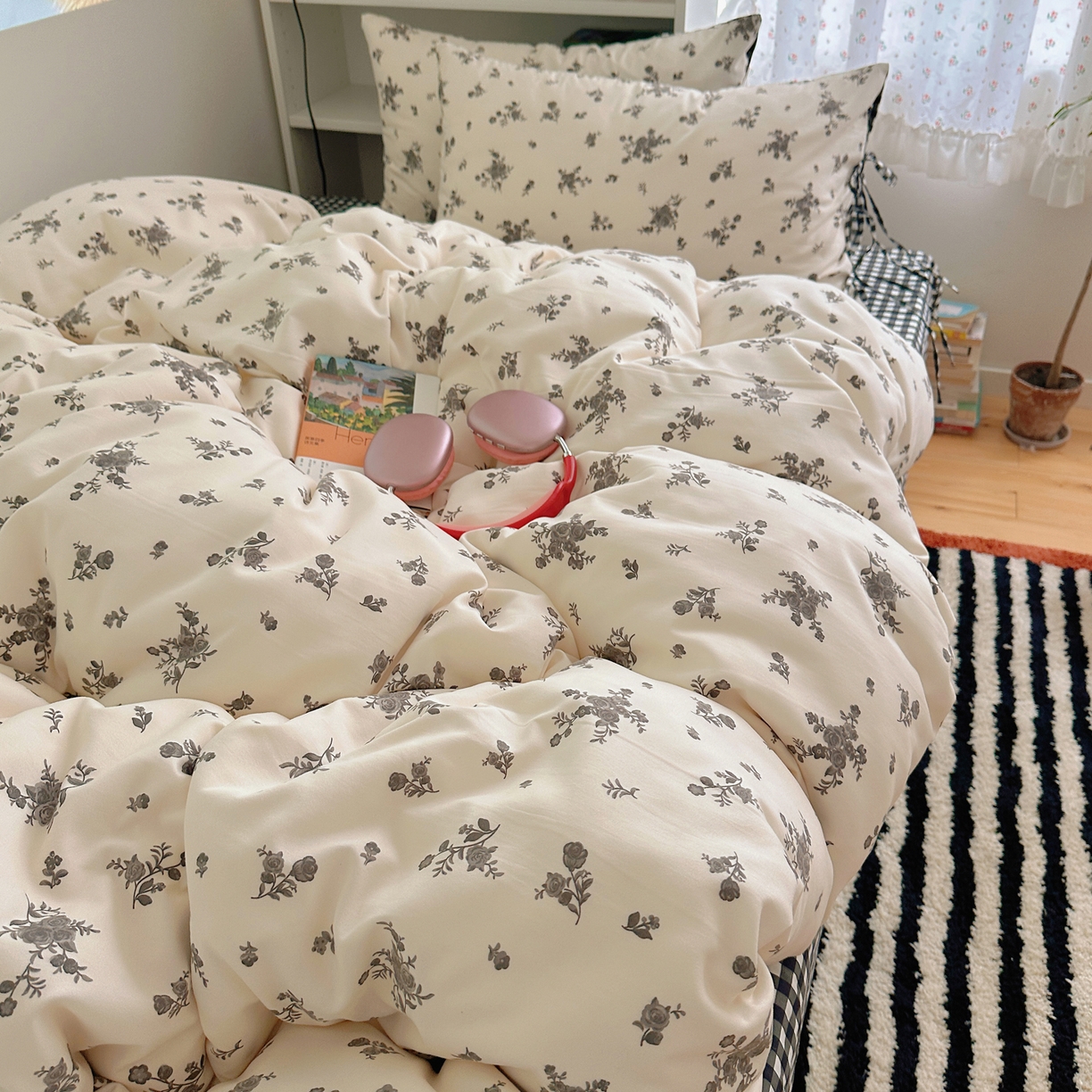 91家纺网 家纺一手货源 找家纺 初念 2025新款水洗棉系绳云朵棉四件套系列 系带-十里花田