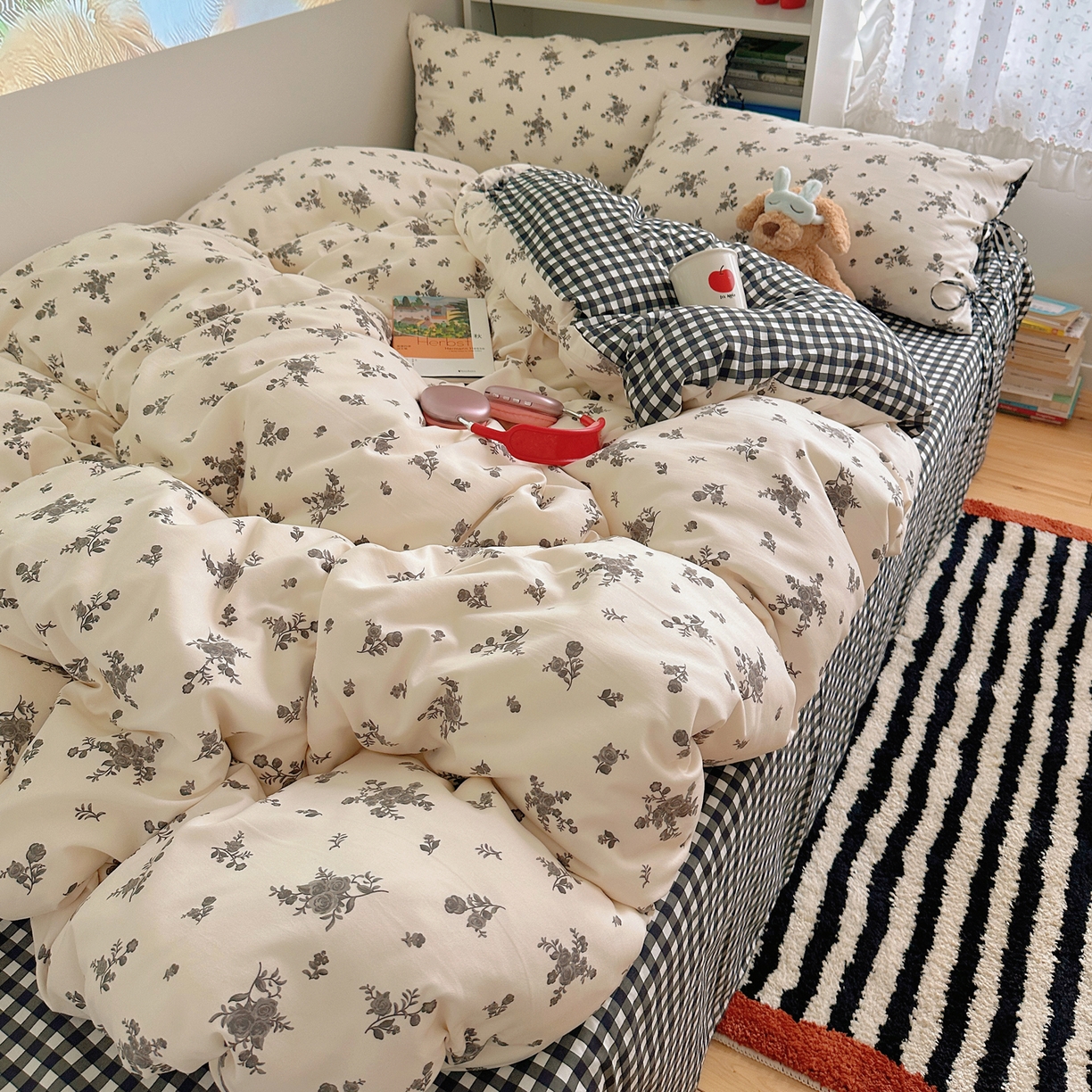 91家纺网 家纺一手货源 找家纺 初念 2025新款水洗棉系绳云朵棉四件套系列 系带-十里花田