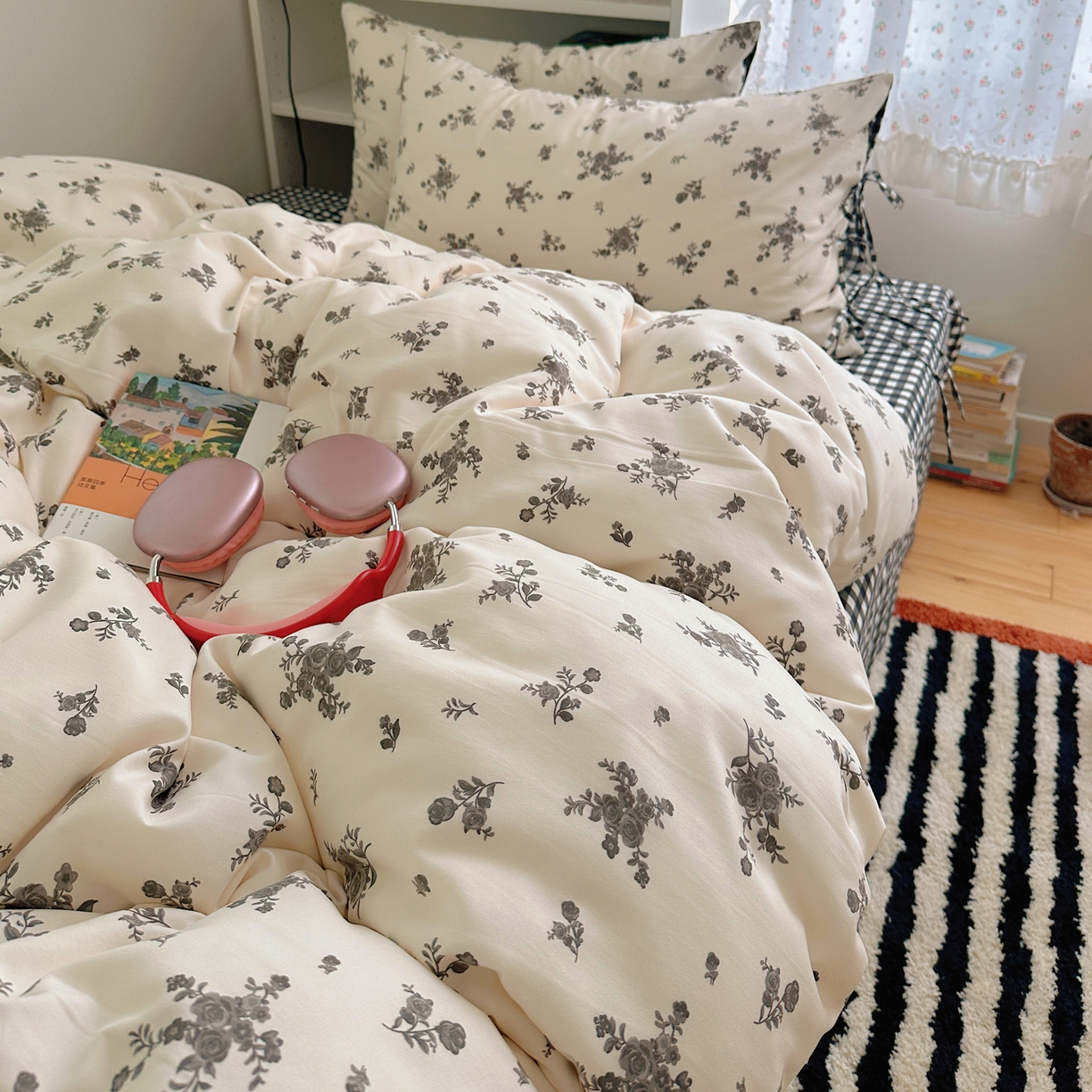 91家纺网 家纺一手货源 找家纺 初念 2025新款水洗棉系绳云朵棉四件套系列 系带-十里花田