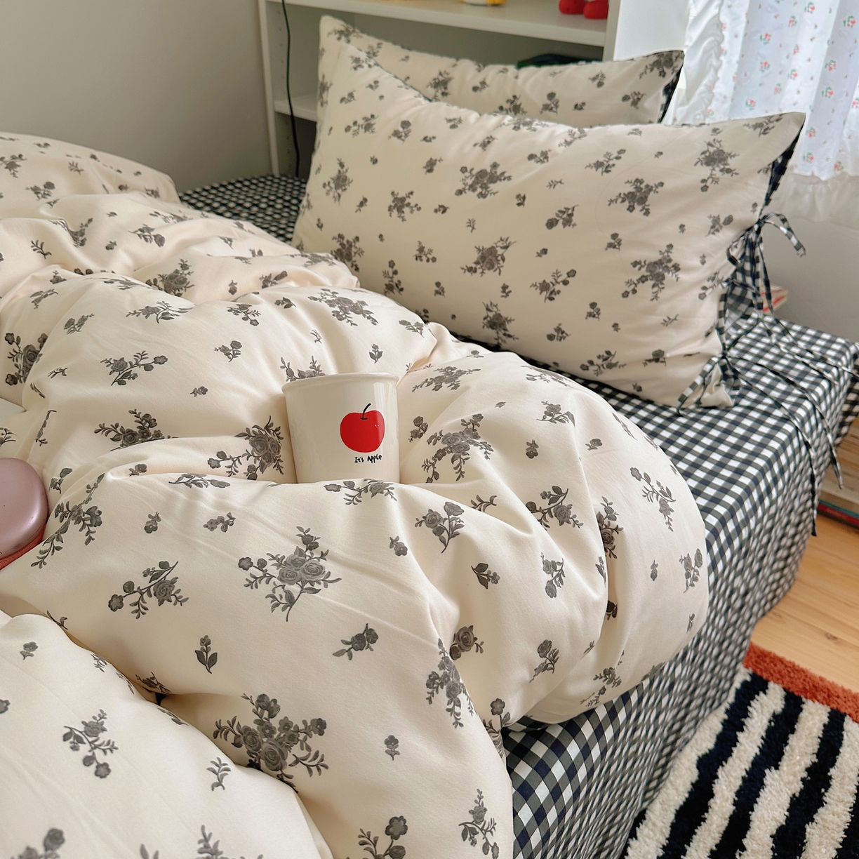 91家纺网 家纺一手货源 找家纺 初念 2025新款水洗棉系绳云朵棉四件套系列 系带-十里花田