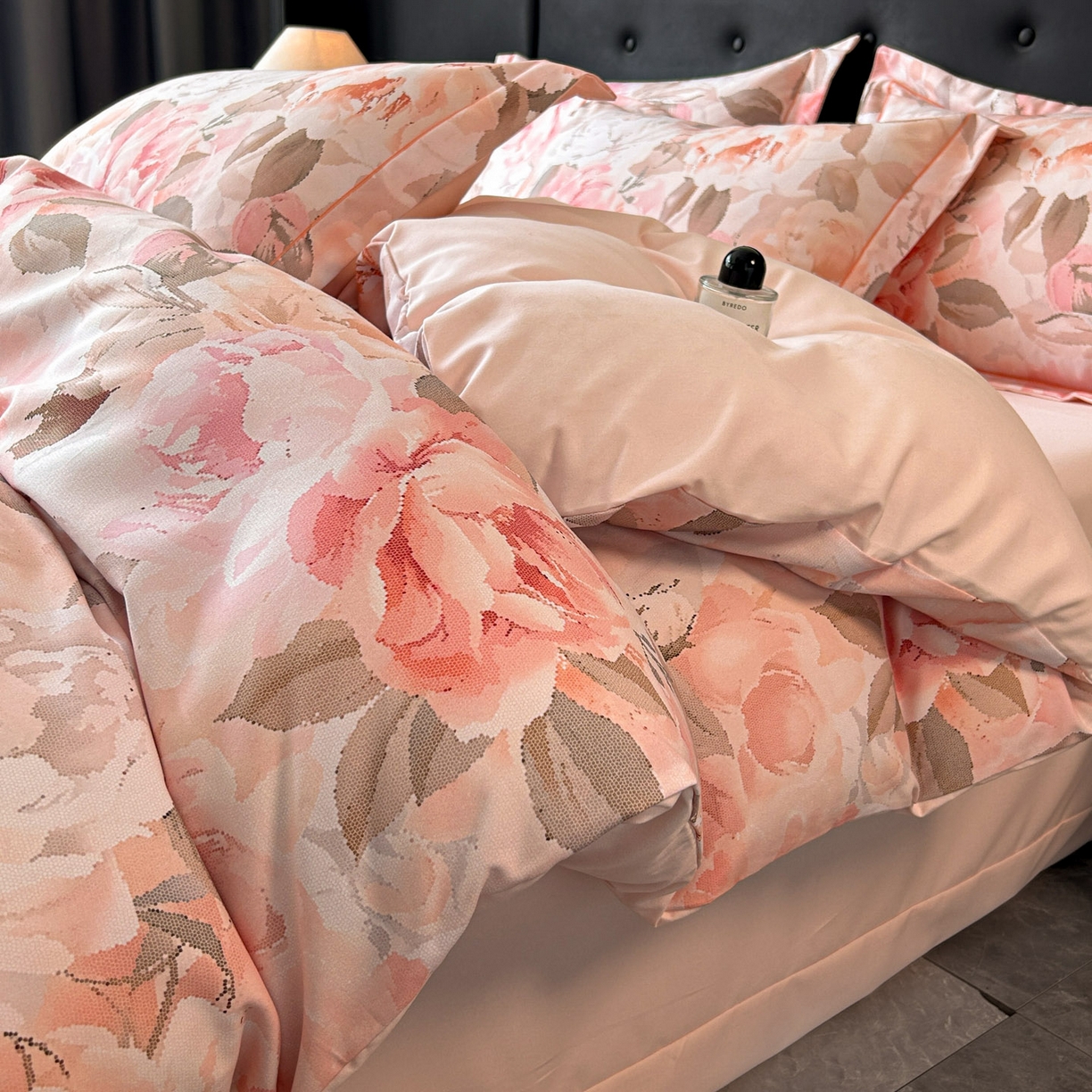 91家纺网 家纺一手货源 找家纺 玉海棠家纺 2025新款数码印花加厚全棉磨毛四件套 粉色罗曼使