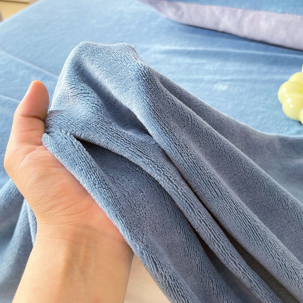 91家纺网 家纺一手货源 找家纺 小懒猪 2025年新款220克A类牛奶绒单床单 复古蓝