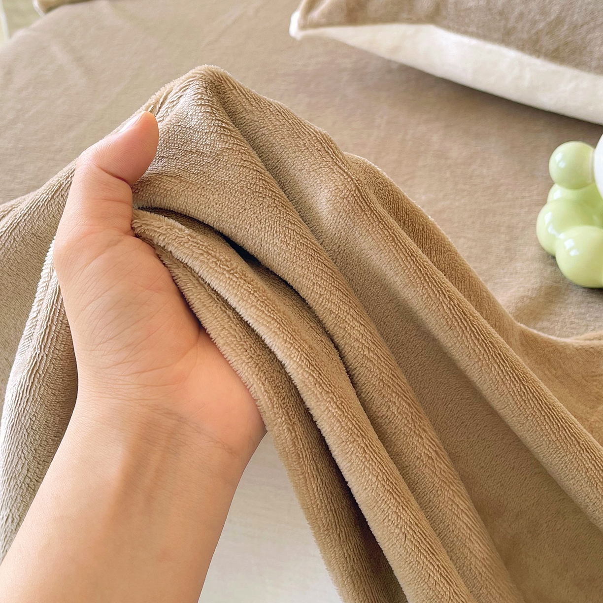 91家纺网 家纺一手货源 找家纺 小懒猪 2025年新款220克A类牛奶绒单床单 咖色