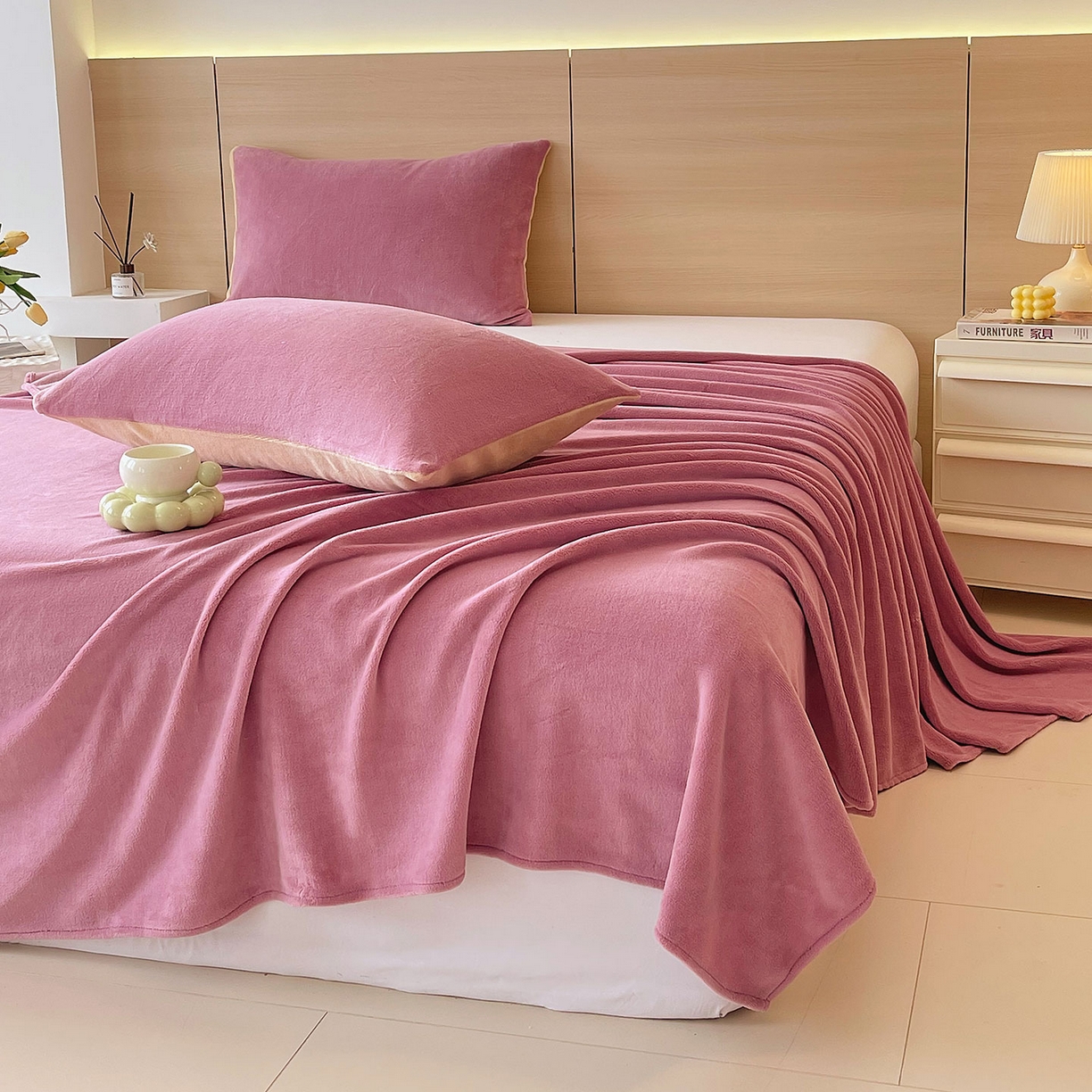 91家纺网 家纺一手货源 找家纺 小懒猪 2025年新款220克A类牛奶绒单床单 紫粉