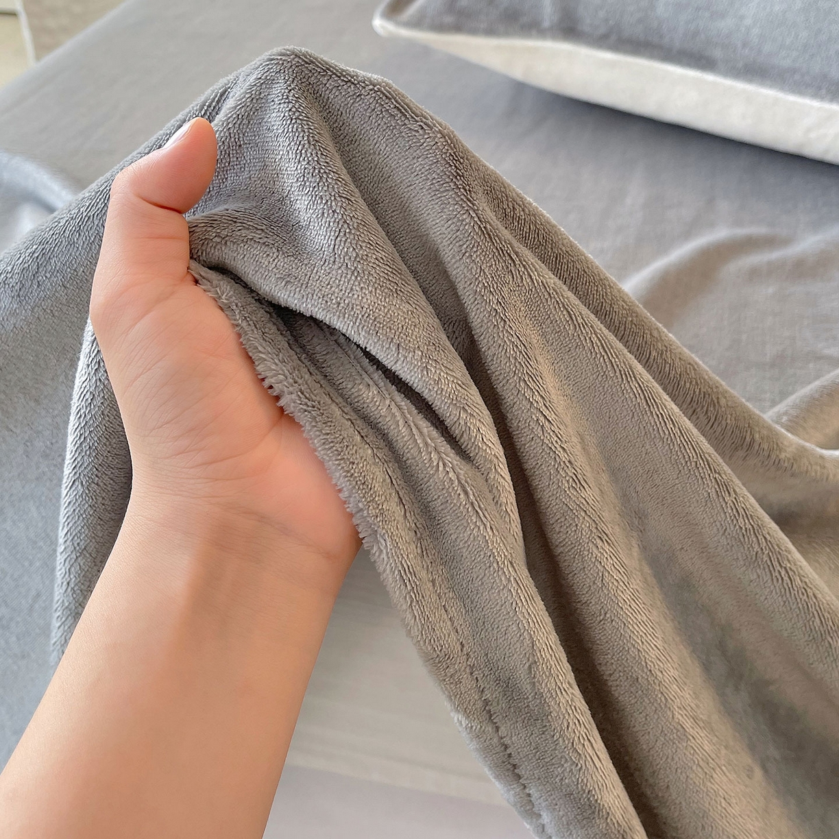 91家纺网 家纺一手货源 找家纺 小懒猪 2025年新款220克A类牛奶绒单床单 银灰