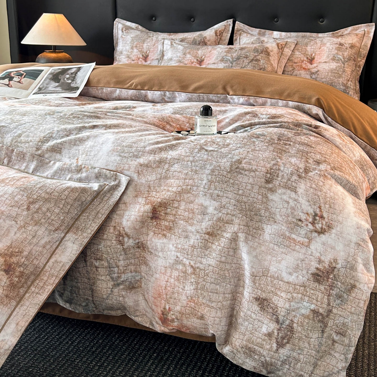 91家纺网 家纺一手货源 找家纺 玉海棠家纺 2025新款数码印花加厚全棉磨毛四件套 鎏金之痕