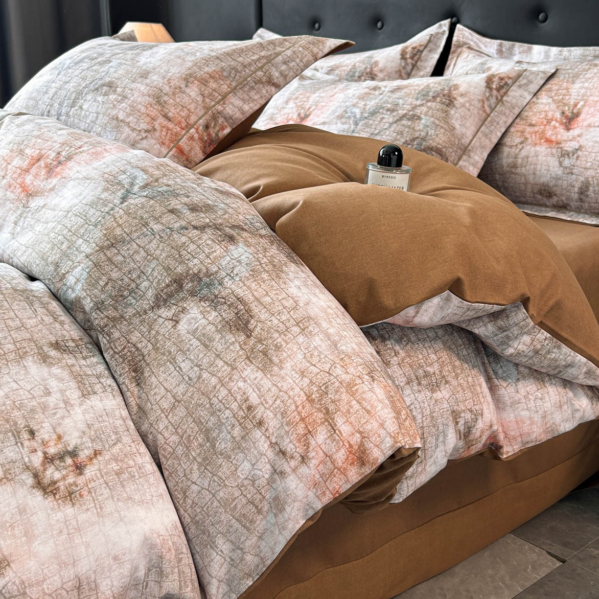 91家纺网 家纺一手货源 找家纺 玉海棠家纺 2025新款数码印花加厚全棉磨毛四件套 鎏金之痕