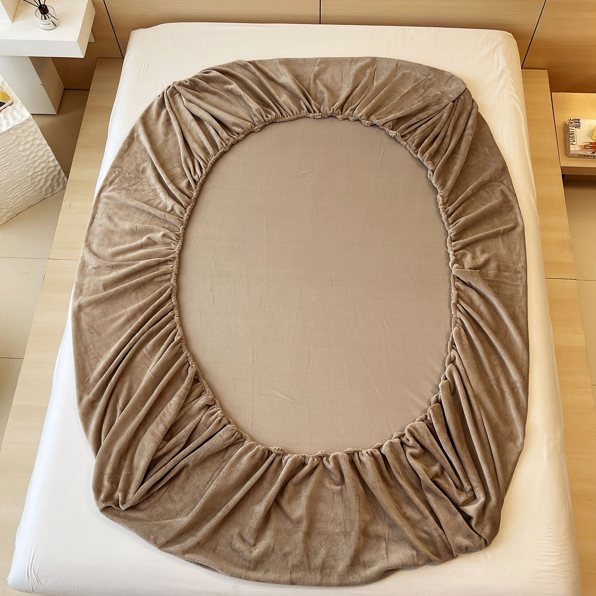 91家纺网 家纺一手货源 找家纺 小懒猪 2025年新款220克A类牛奶绒单床笠 咖色