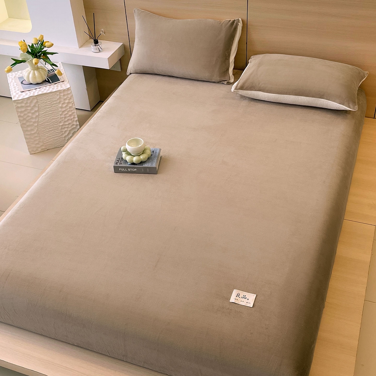 91家纺网 家纺一手货源 找家纺 小懒猪 2025年新款220克A类牛奶绒单床笠 咖色