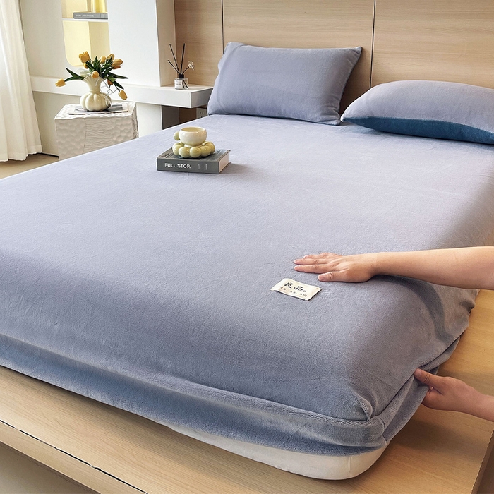 91家纺网 家纺一手货源 找家纺 小懒猪 2025年新款220克A类牛奶绒单床笠 婴儿兰