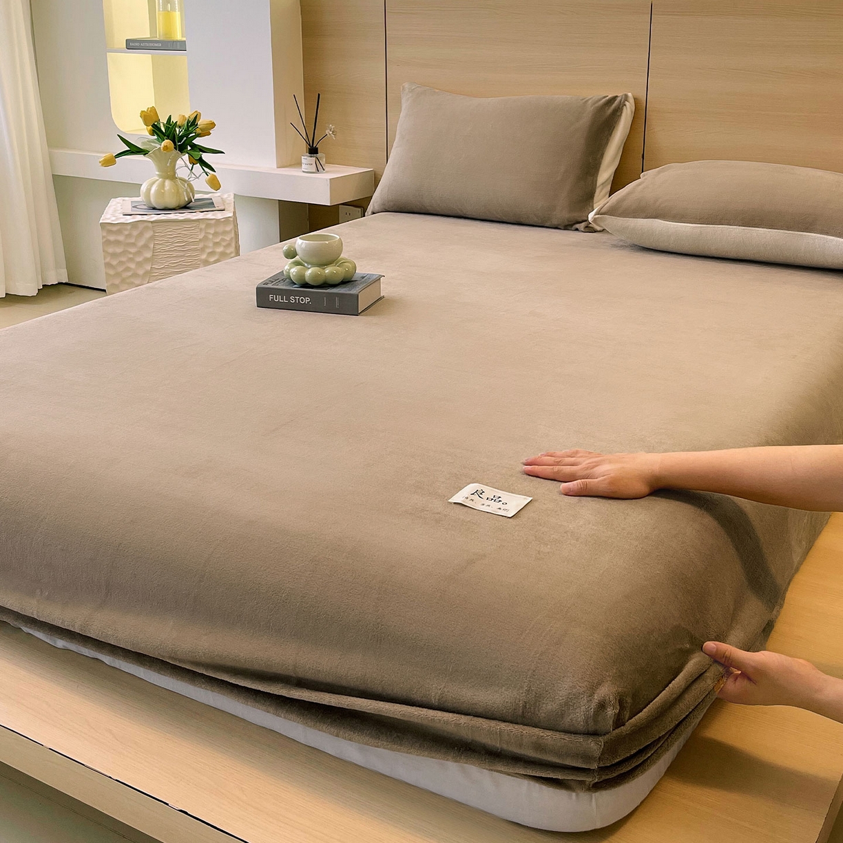 91家纺网 家纺一手货源 找家纺 小懒猪 2025年新款220克A类牛奶绒单床笠 咖色