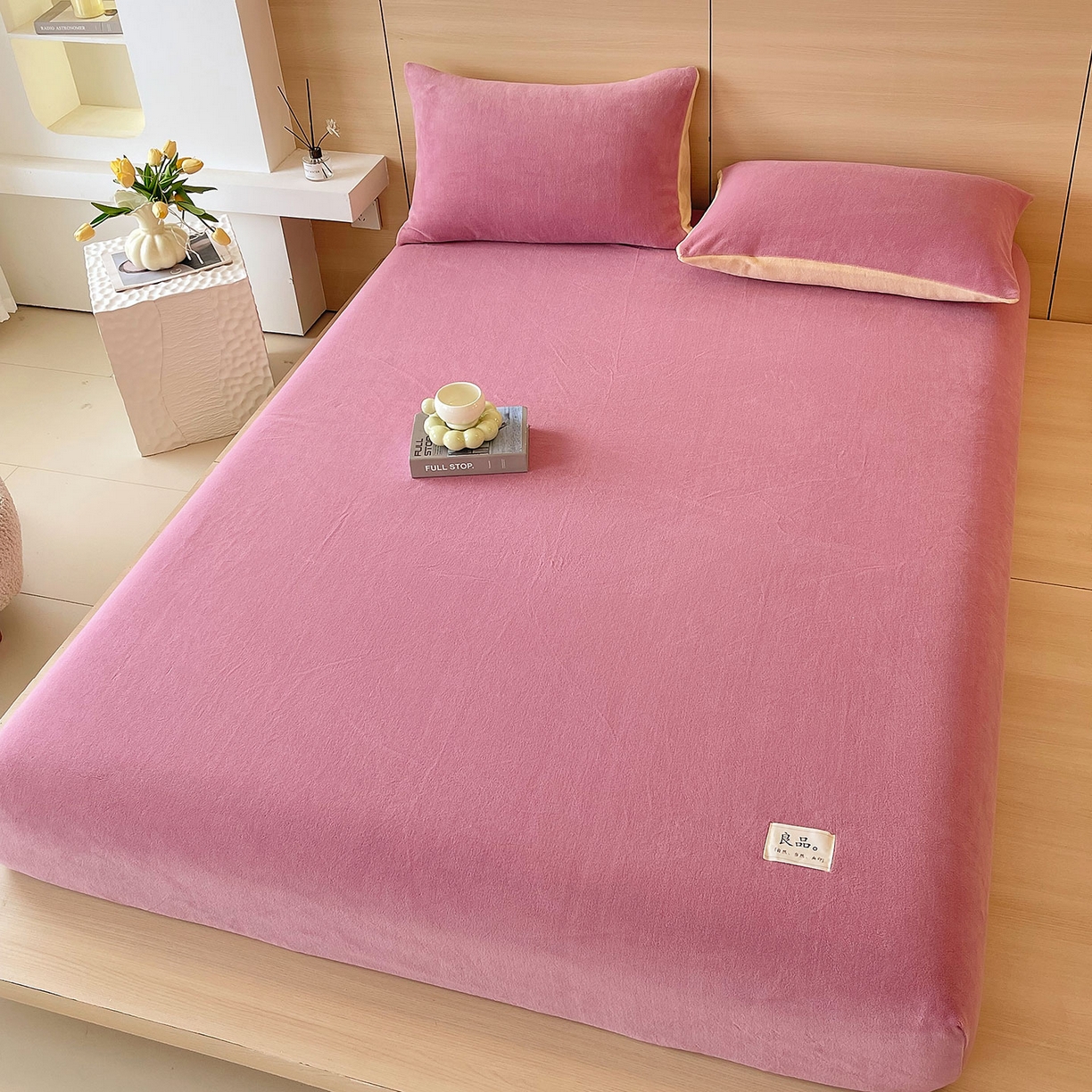 91家纺网 家纺一手货源 找家纺 小懒猪 2025年新款220克A类牛奶绒单床笠 紫粉