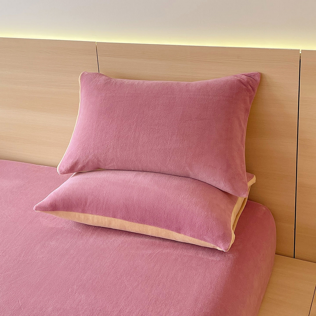 91家纺网 家纺一手货源 找家纺 小懒猪 2025年新款220克A类牛奶绒单床笠 紫粉