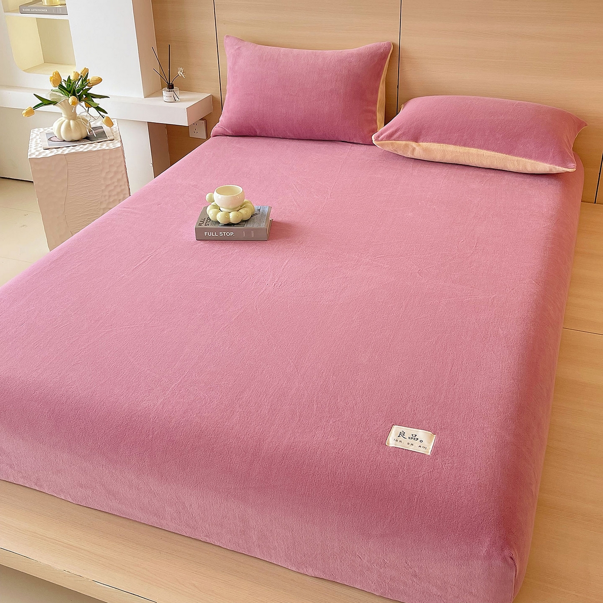 91家纺网 家纺一手货源 找家纺 小懒猪 2025年新款220克A类牛奶绒单床笠 紫粉